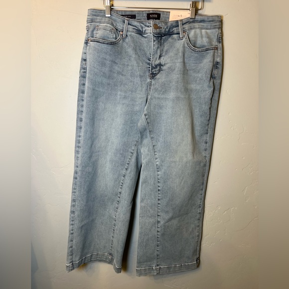 NWT NYDJ Teresa Wide Leg Plus Size LiftxTuck Jeans in Light Denim Wash | 14 - Picture 4 of 8
